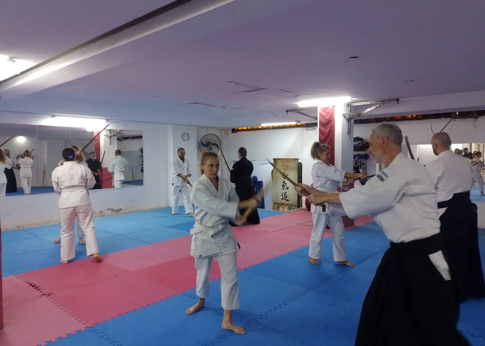 Clase grupal bokken - Kokoro Dojo